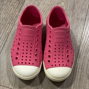 Native Kids Water Shoes - Vibrant Pink